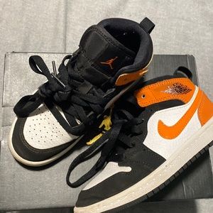 Nike kids little kids 11c unisex - authentic Jordan’s